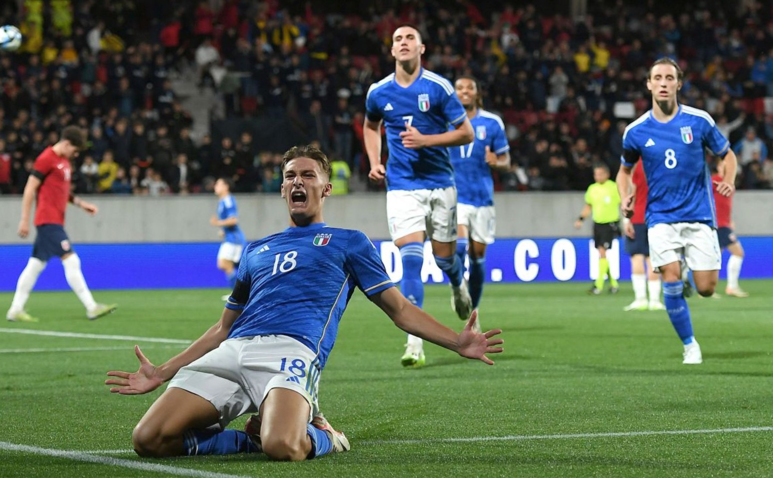 德甲中游对决：门兴主场破魔咒，奥格斯堡残阵客场求生