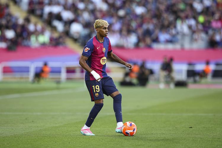 《原神》4.2壁纸“罪人舞步旋”放送：扮演水神的芙宁娜