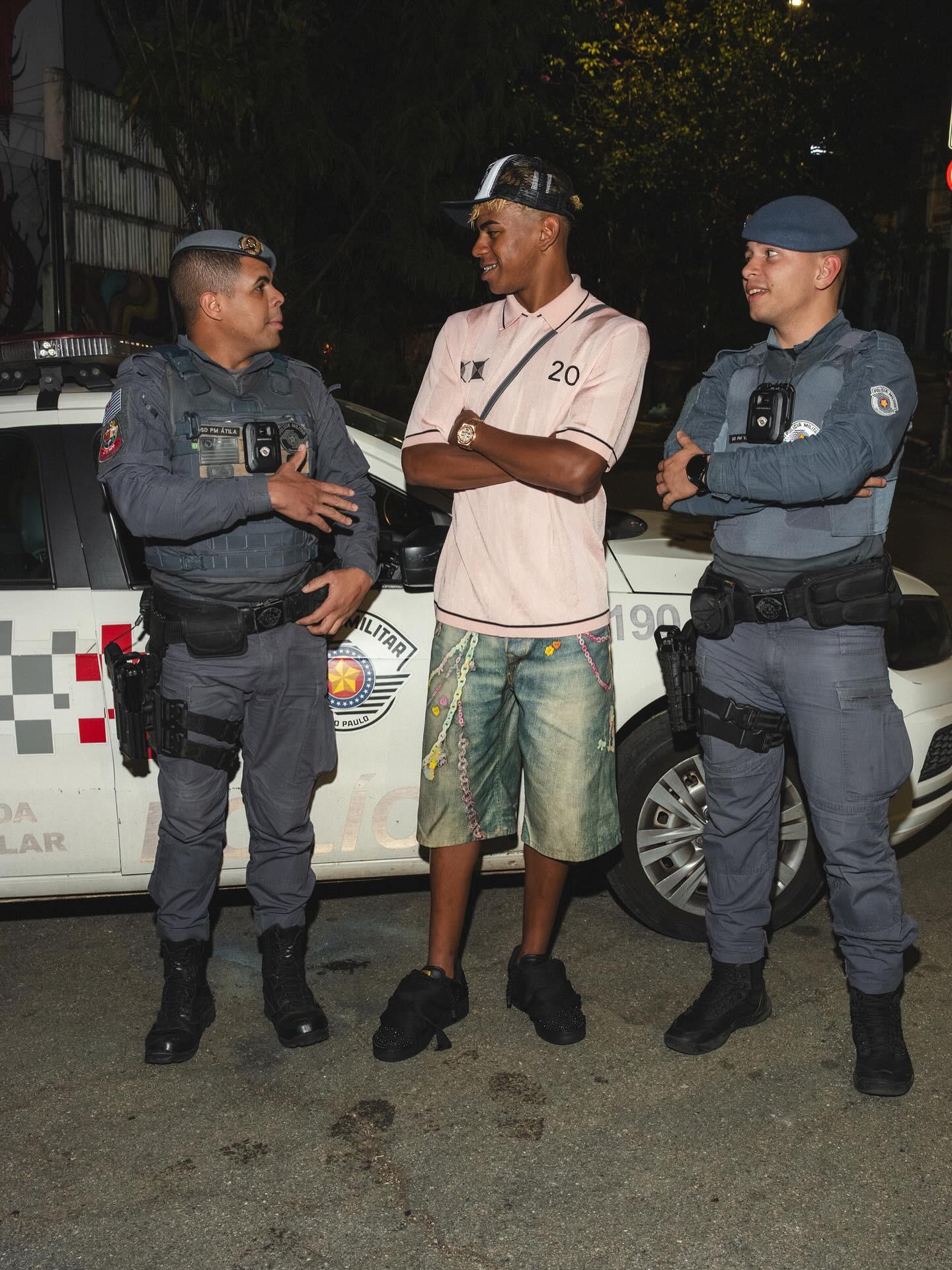 杨瀚森拼抢地板球时后脑勺受到撞击，本人回应：问题不大，谢谢大家关心